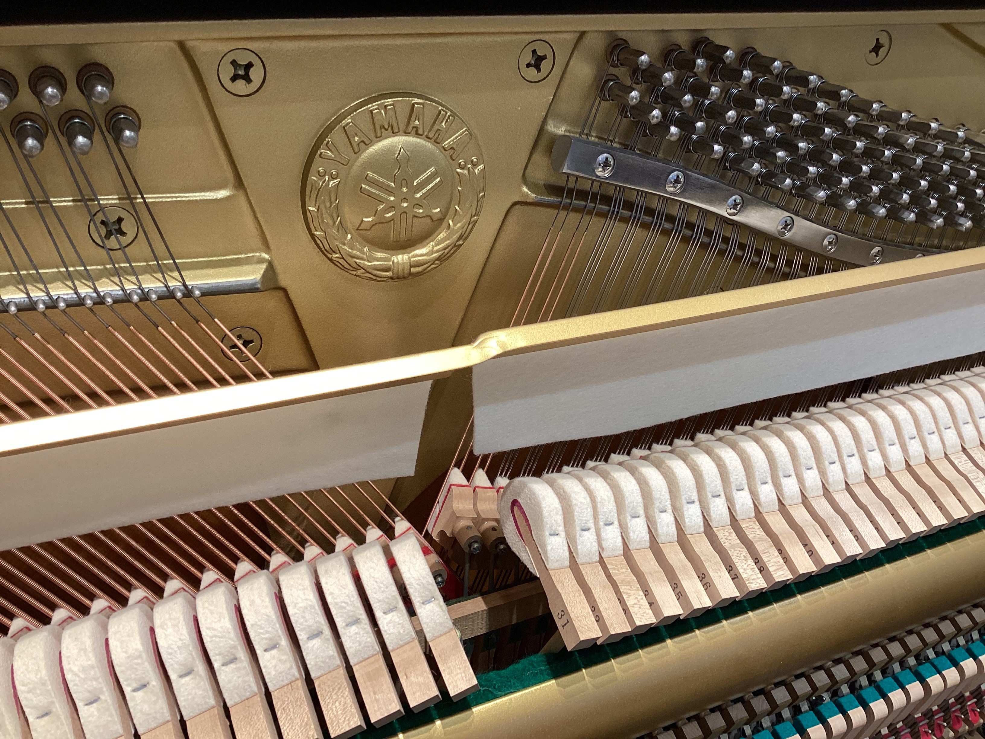 Nên Mua Đàn Piano Cơ Cũ (Second-hand) Hay Đàn Piano Mới?