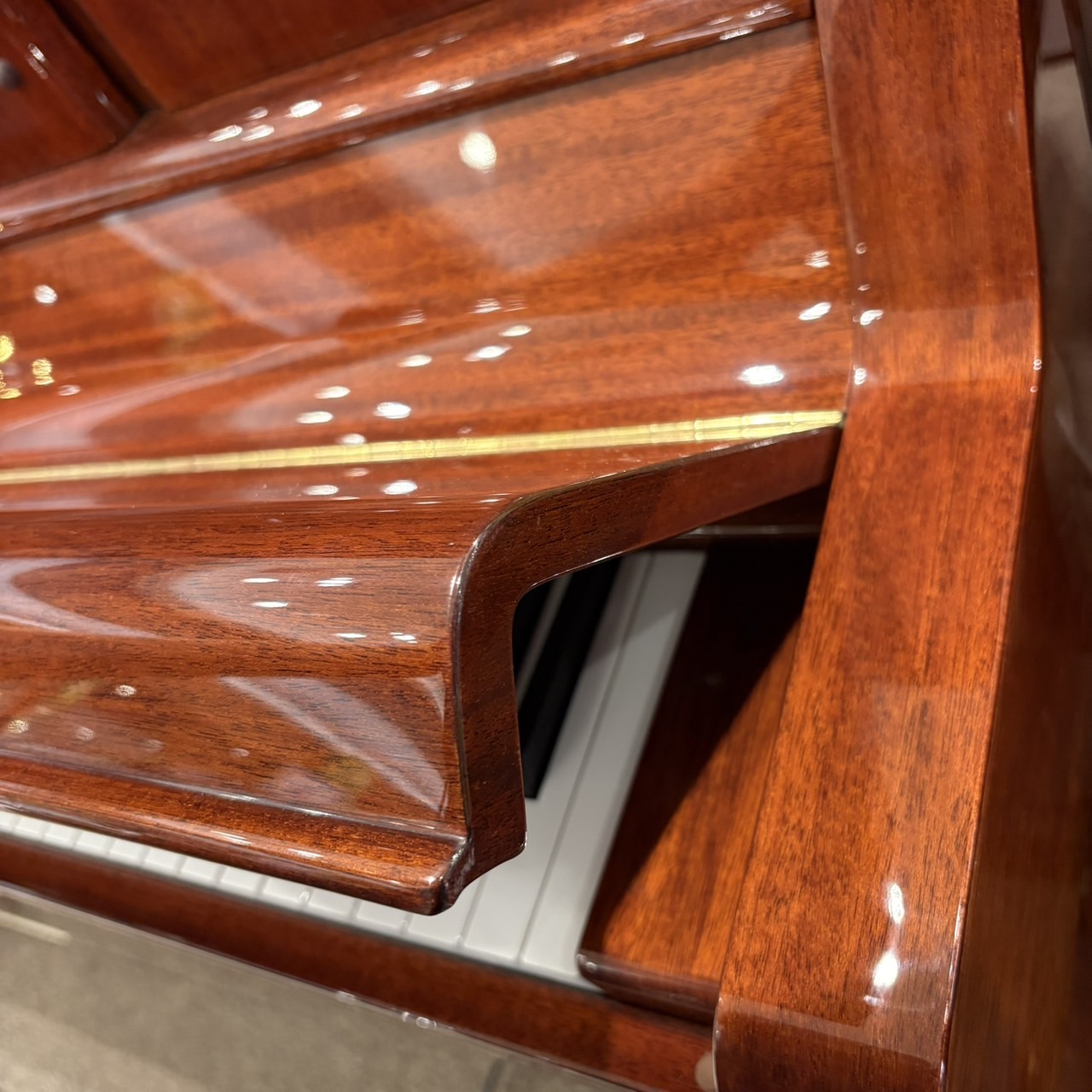 Bảng Giá Đàn Piano Yamaha W-Series Cũ: Vẻ Đẹp Gỗ Tự Nhiên & Âm Thanh Quyến Rũ